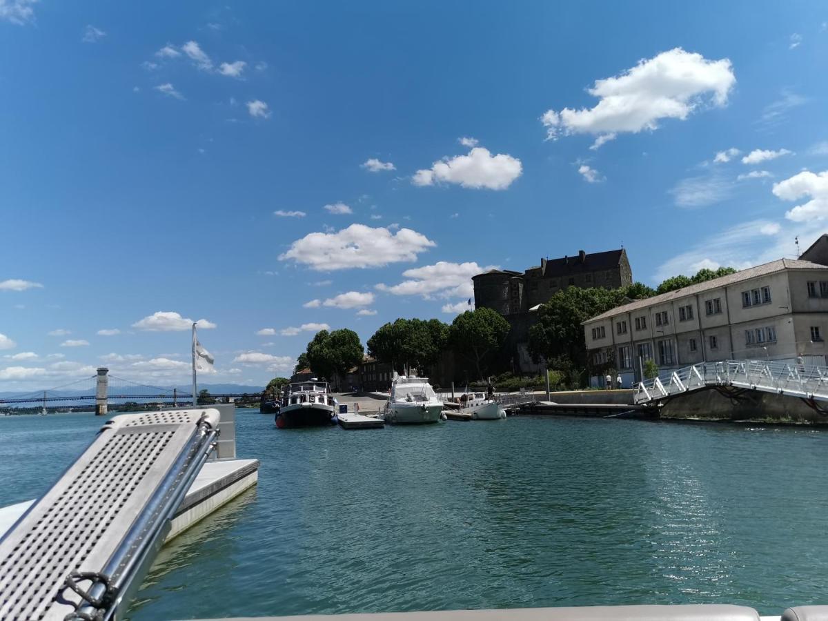 Appartement Aux pieds du Château à Tournon-sur-Rhone Extérieur photo