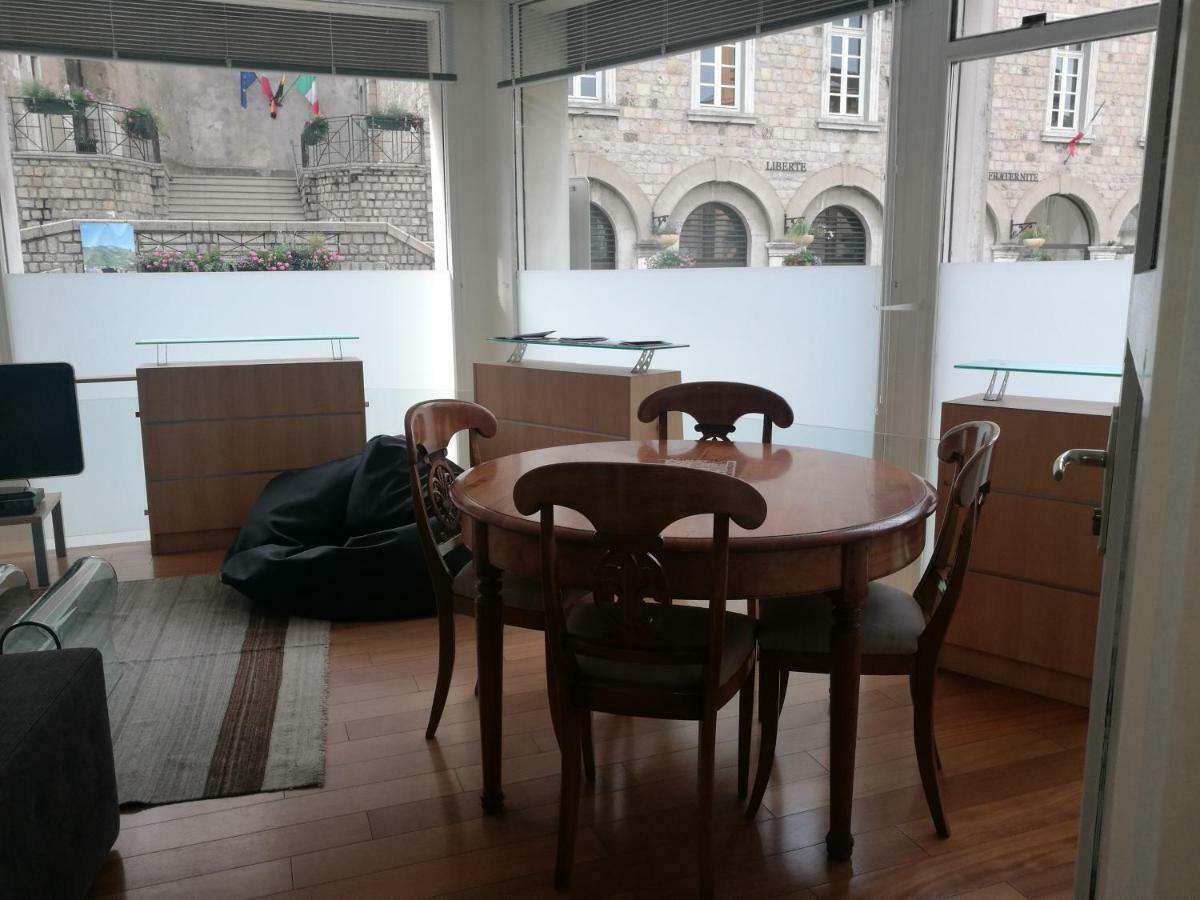 Appartement Aux pieds du Château à Tournon-sur-Rhone Extérieur photo