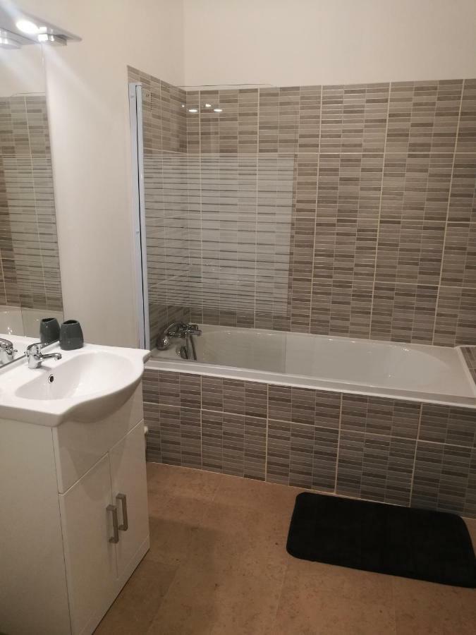 Appartement Aux pieds du Château à Tournon-sur-Rhone Extérieur photo
